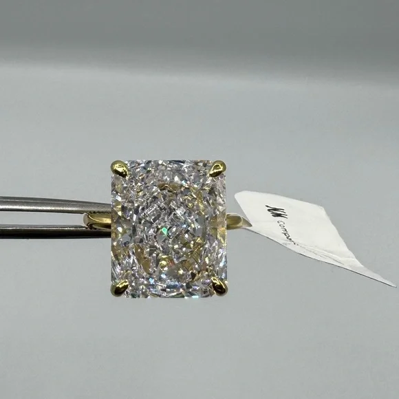 18k 7ct Radiant Cut Ring - Picture 5 of 10